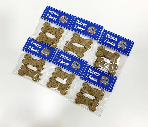 Biscoitos pet personalizados embalados com nome do pet para lembrancinha de festa