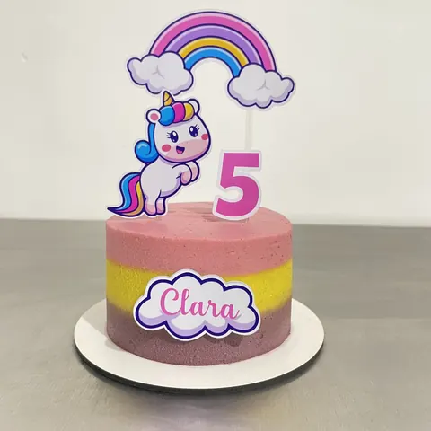 Bolo pet de arco-íris e unicórnio da Clara de 5 anos