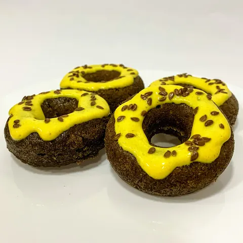 Donuts pet com cobertura amarela