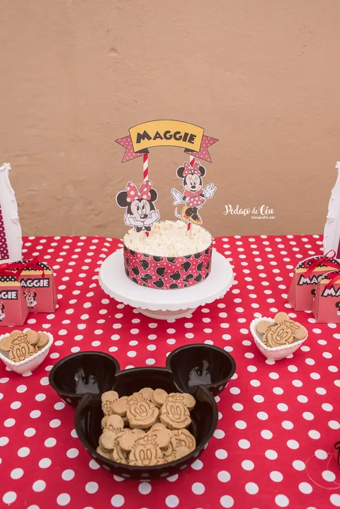 Festa de aniversário pet da Maggie com mesa decorada