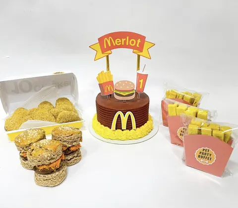 Kit fast food pet com hambúrguer, batata frita e caixinha personalizada