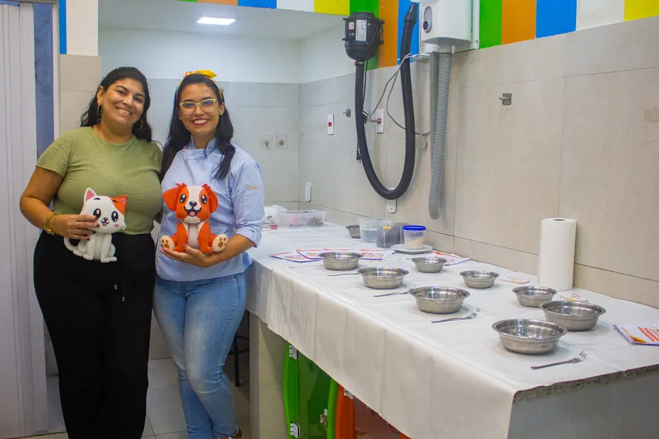 Alunas da Oficina Pet na Cozinha com a Pet Chef Beatriz Quintanilha